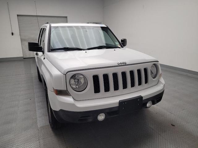 Photo of 2016 Bright White Clearcoat Jeep Patriot