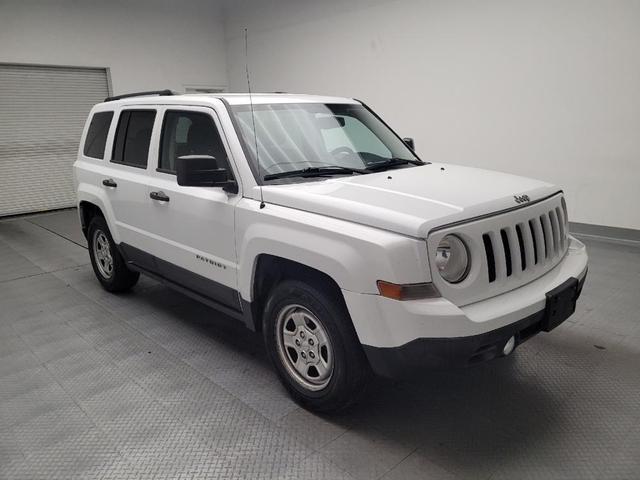 Photo of 2016 Bright White Clearcoat Jeep Patriot
