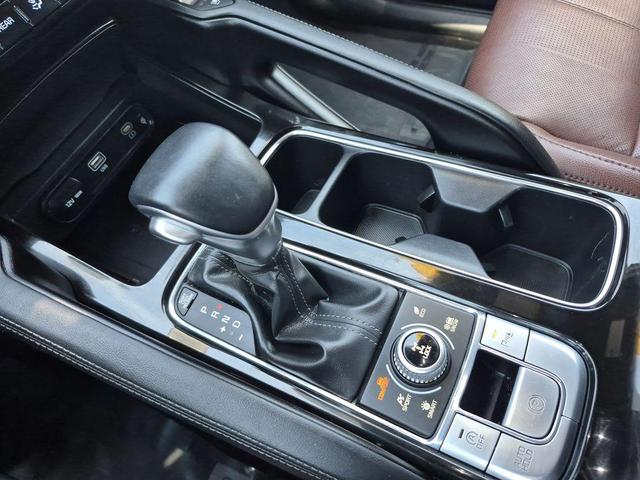 Photo of 2024 Ebony Black Kia Telluride