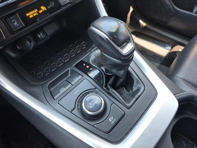 Photo of 2019 White Toyota RAV4 Hybrid
