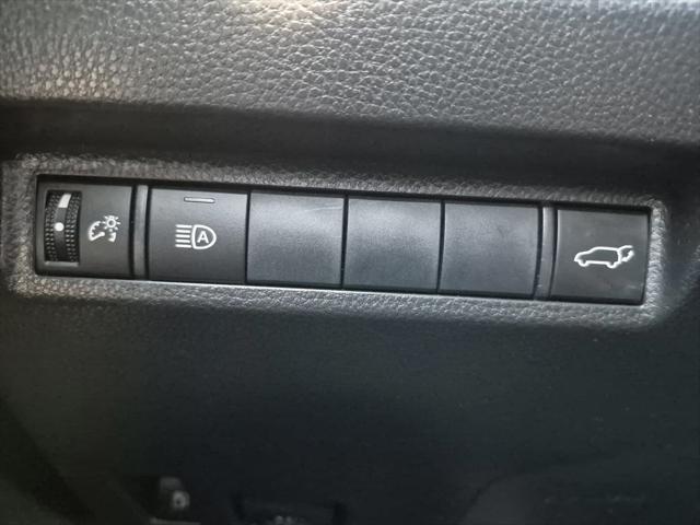 Photo of 2019 White Toyota RAV4 Hybrid