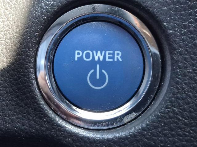 Photo of 2019 White Toyota RAV4 Hybrid