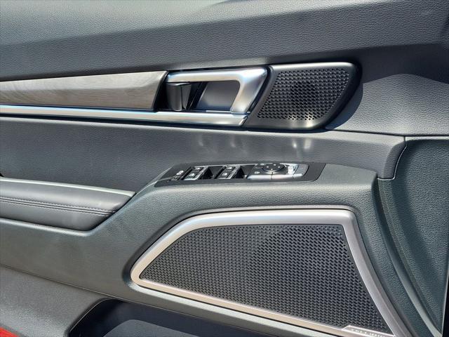 Photo of 2025 Glacial White Pearl Kia Telluride