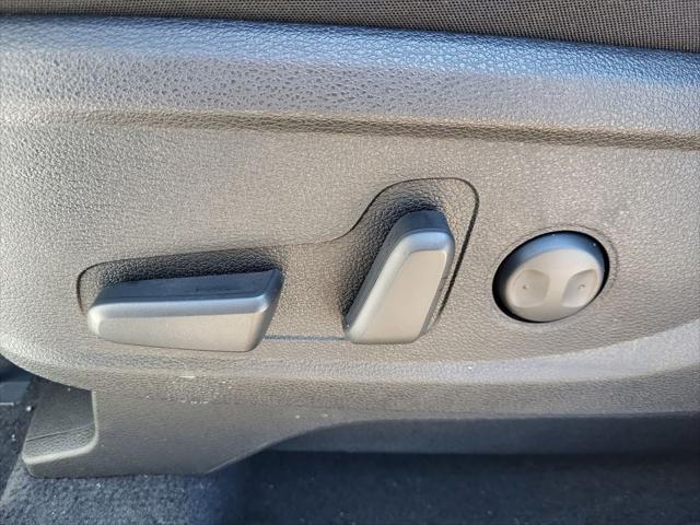 Photo of 2025 Glacial White Pearl Kia Telluride