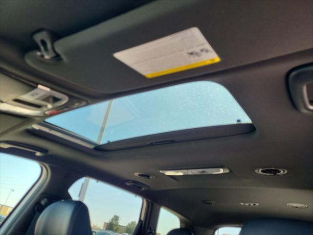 Photo of 2025 Glacial White Pearl Kia Telluride