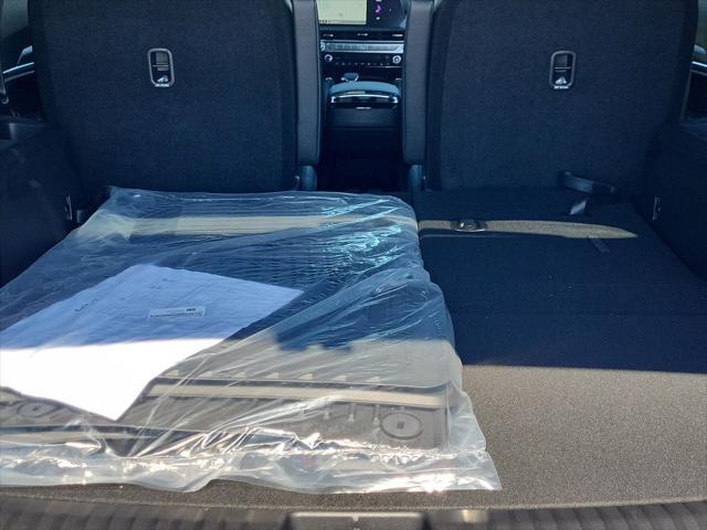 Photo of 2025 Glacial White Pearl Kia Telluride