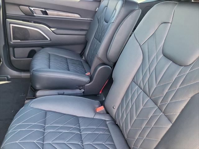Photo of 2025 Glacial White Pearl Kia Telluride