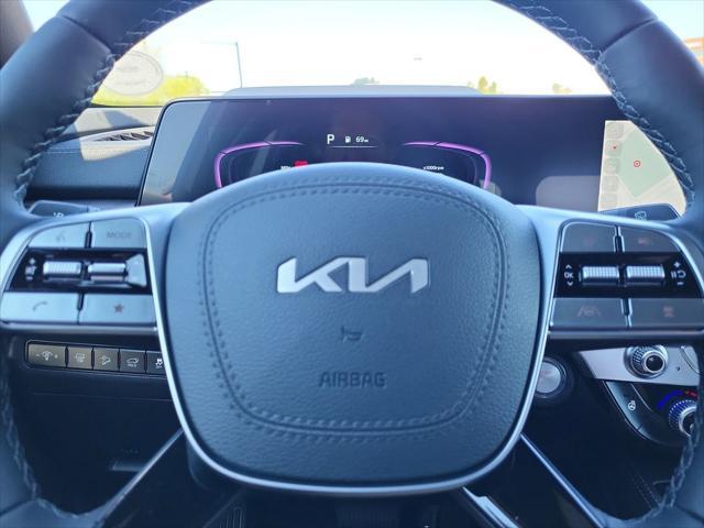 Photo of 2025 Glacial White Pearl Kia Telluride