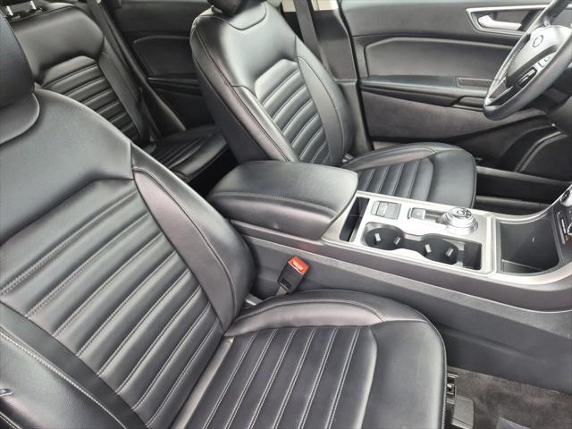 Photo of 2024 Black Metallic Ford Edge