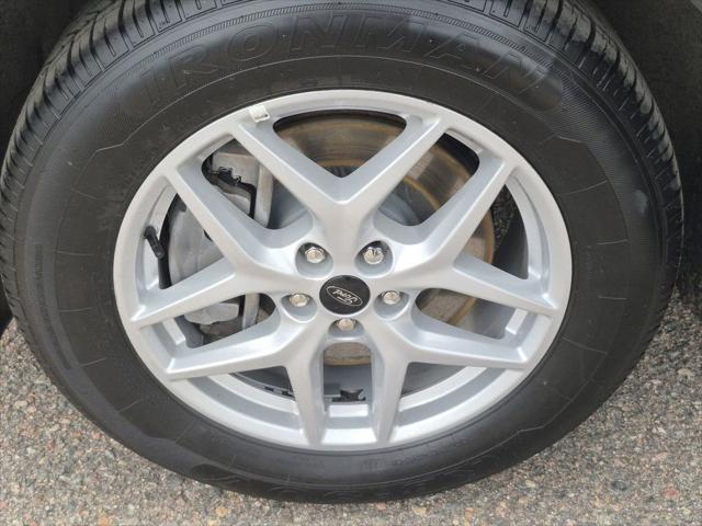 Photo of 2024 Black Metallic Ford Edge