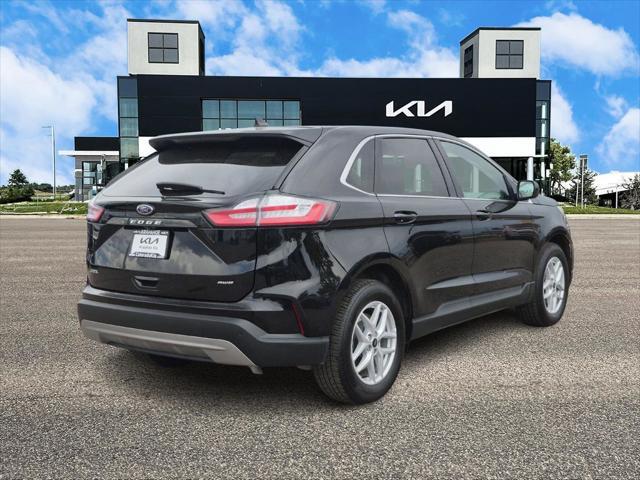 Photo of 2024 Black Metallic Ford Edge