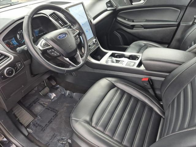 Photo of 2024 Black Metallic Ford Edge
