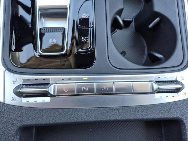 Photo of 2026 Ivory Silver Kia Carnival Hybrid