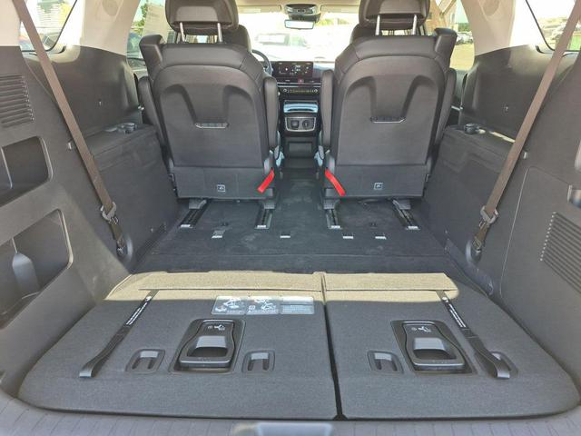 Photo of 2026 Ivory Silver Kia Carnival Hybrid