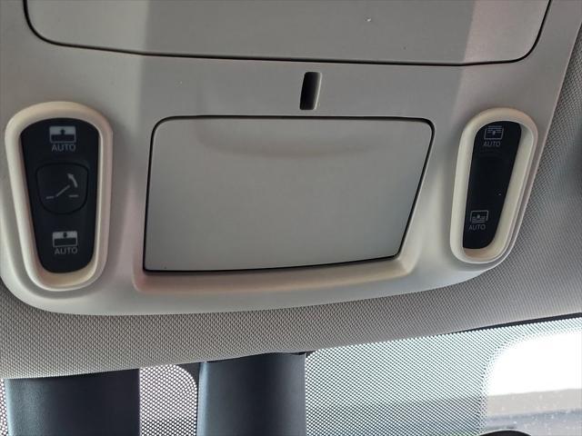 Photo of 2019 Jazz Blue Pearlcoat Chrysler Pacifica