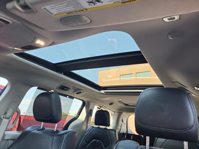 Photo of 2019 Jazz Blue Pearlcoat Chrysler Pacifica