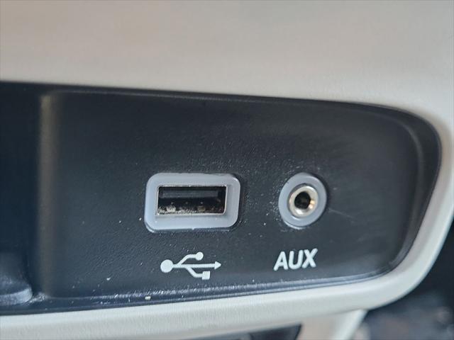 Photo of 2019 Jazz Blue Pearlcoat Chrysler Pacifica