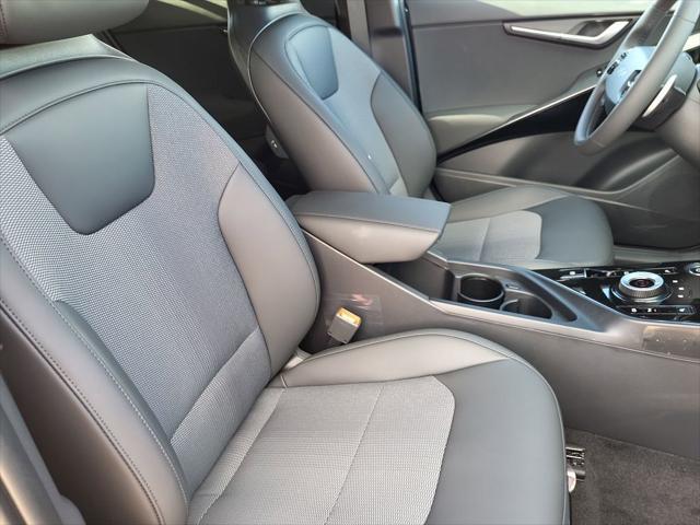 Photo of 2025 Cityscape Green Kia Niro EV