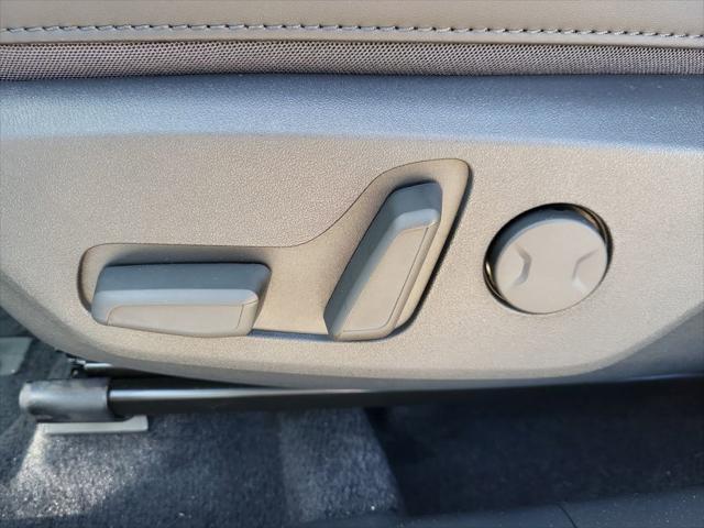Photo of 2025 Cityscape Green Kia Niro EV