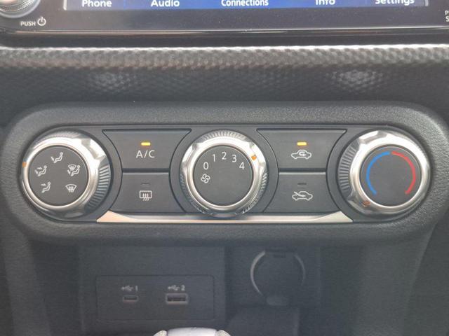 Photo of 2023 Gun Metallic Nissan Kicks