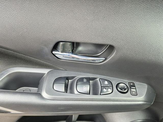 Photo of 2023 Gun Metallic Nissan Kicks