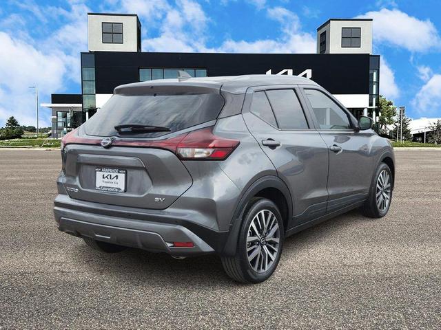 Photo of 2023 Gun Metallic Nissan Kicks