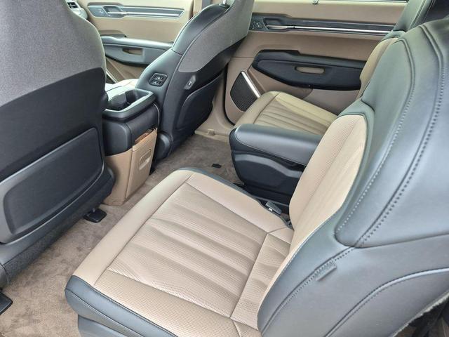 Photo of 2026 White Kia EV9