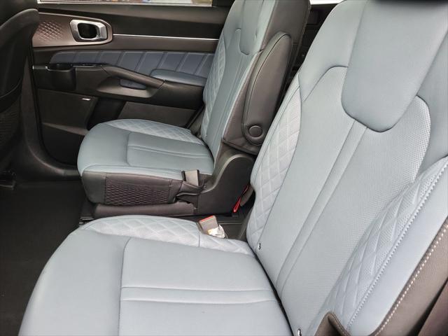 Photo of 2025 Steel Gray Kia Sorento Hybrid
