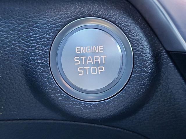 Photo of 2025 Glacial White Pearl Kia Telluride