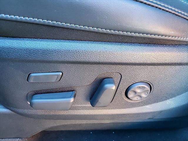 Photo of 2025 Glacial White Pearl Kia Telluride