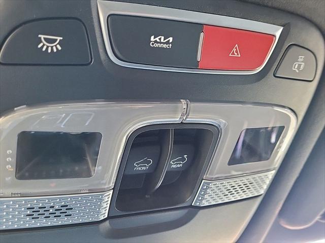 Photo of 2025 Glacial White Pearl Kia Telluride