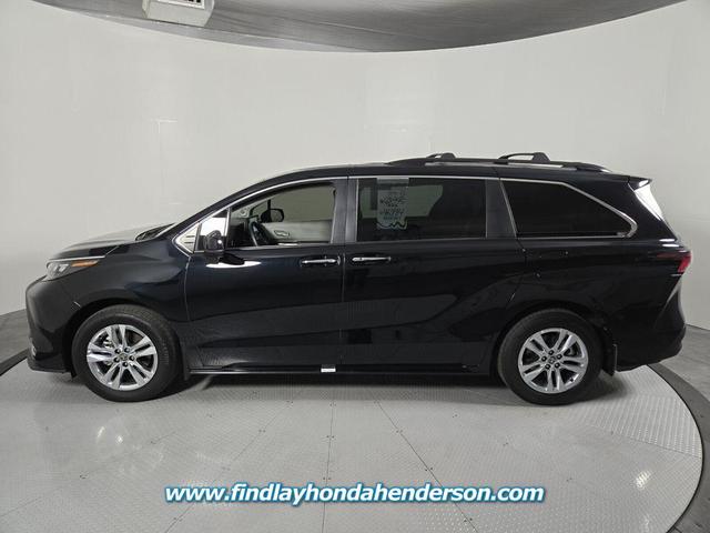Photo of 2024 Midnight Black Metallic Toyota Sienna