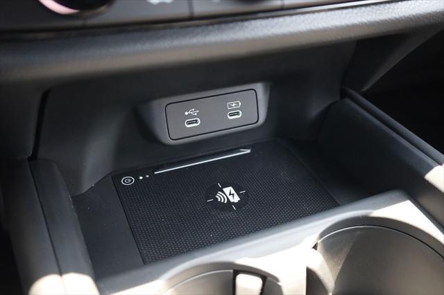 Photo of 2026 Platinum White Pearl Honda HR-V