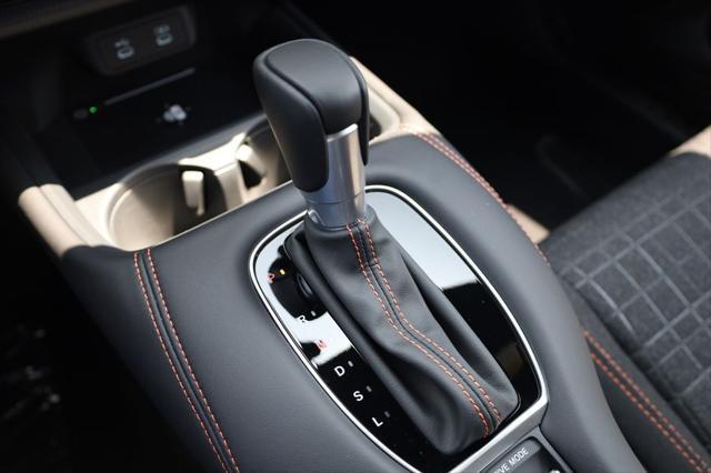 Photo of 2026 Platinum White Pearl Honda HR-V