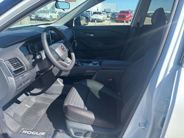 Photo of 2025 Everest White P Nissan Rogue