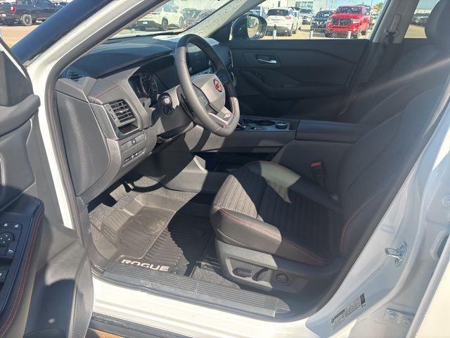 Photo of 2025 Everest White P Nissan Rogue