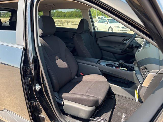 Photo of 2025 Black Nissan Rogue