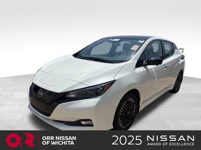 Photo of 2025 White Nissan Leaf