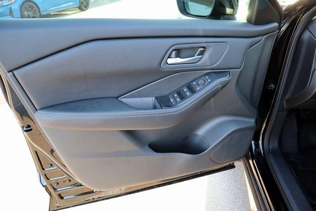 Photo of 2025 Black Nissan Rogue