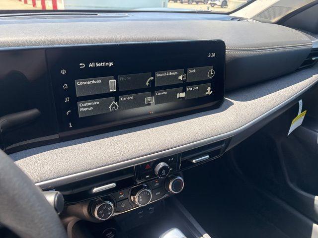 Photo of 2025 Canyon Bronze M Nissan Kicks