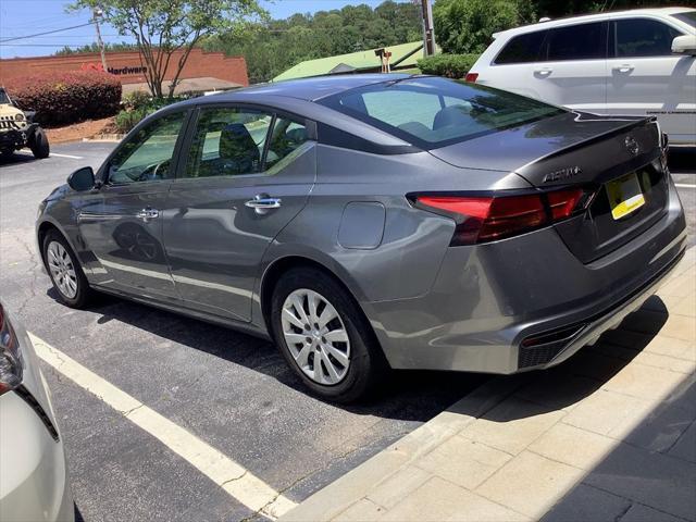 Photo of 2022 Grey Nissan Altima