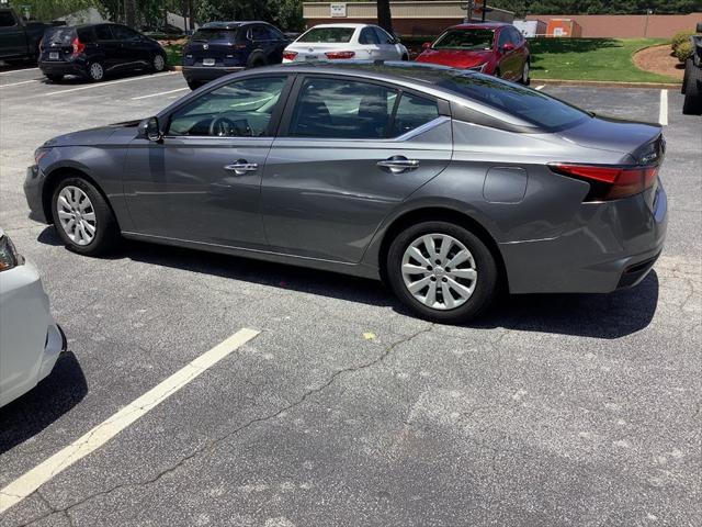 Photo of 2022 Grey Nissan Altima