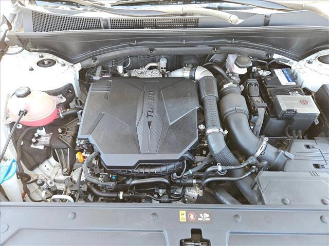 Photo of 2022 Quartz White Hyundai SANTA FE