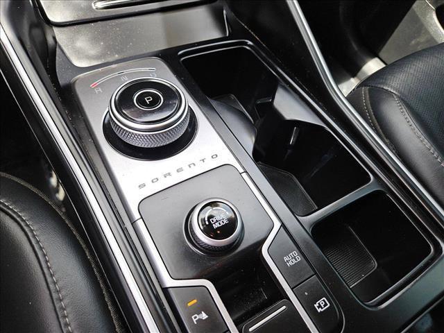 Photo of 2023 Silky Silver Kia Sorento Hybrid