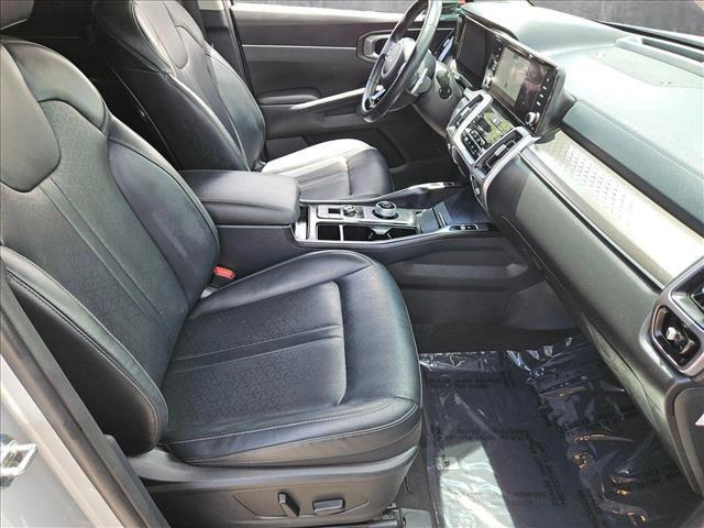 Photo of 2023 Silky Silver Kia Sorento Hybrid