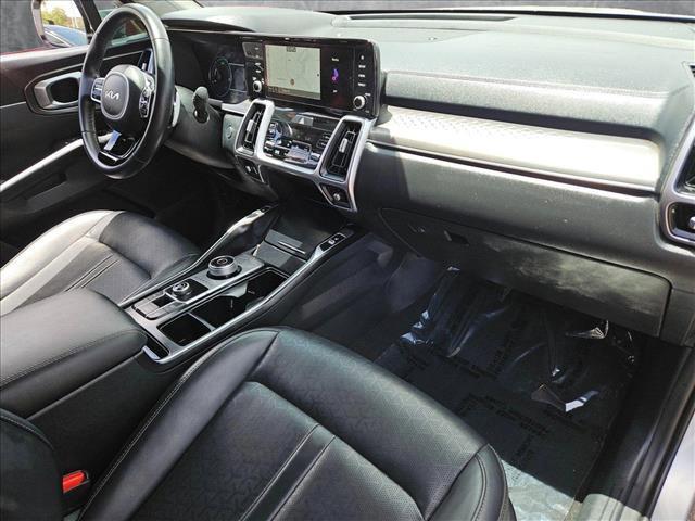 Photo of 2023 Silky Silver Kia Sorento Hybrid