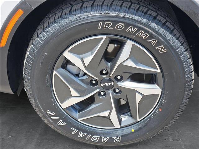 Photo of 2023 Silky Silver Kia Sorento Hybrid