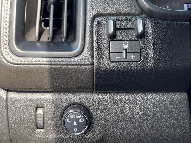 Photo of 2018 Summit White GMC Canyon