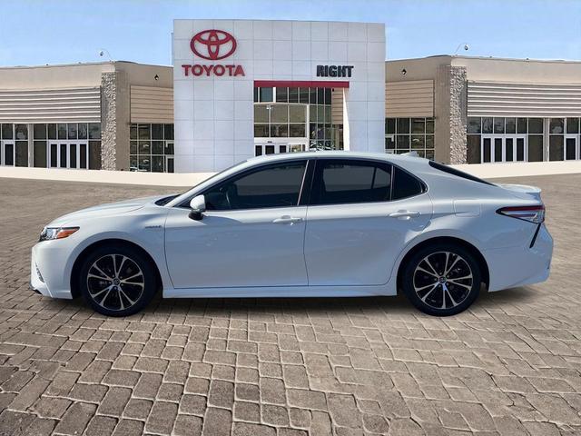 Photo of 2020 Super White Toyota Camry