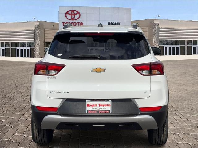 Photo of 2023 Summit White Chevrolet Trailblazer